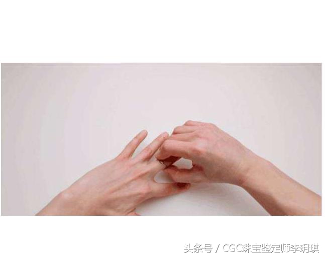 戒指拔不下来怎么办手肿了,戒指戴在手上拔不下来了怎么办