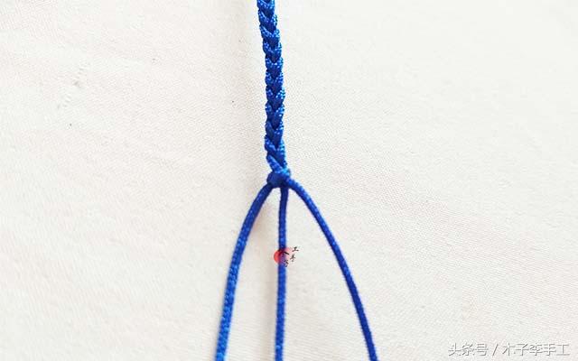 三股红绳珠子手链,三股绳手绳编织教程