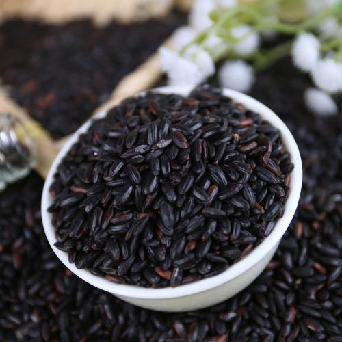 看脸上斑区,男人脸上长斑是什么疾病