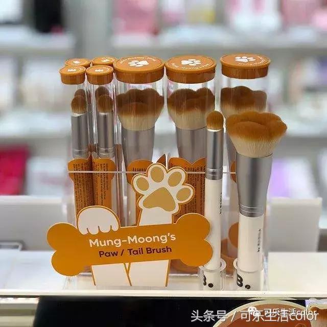 用上呢个狗狗肉球腮红刷,祝你狗年大吉吧!