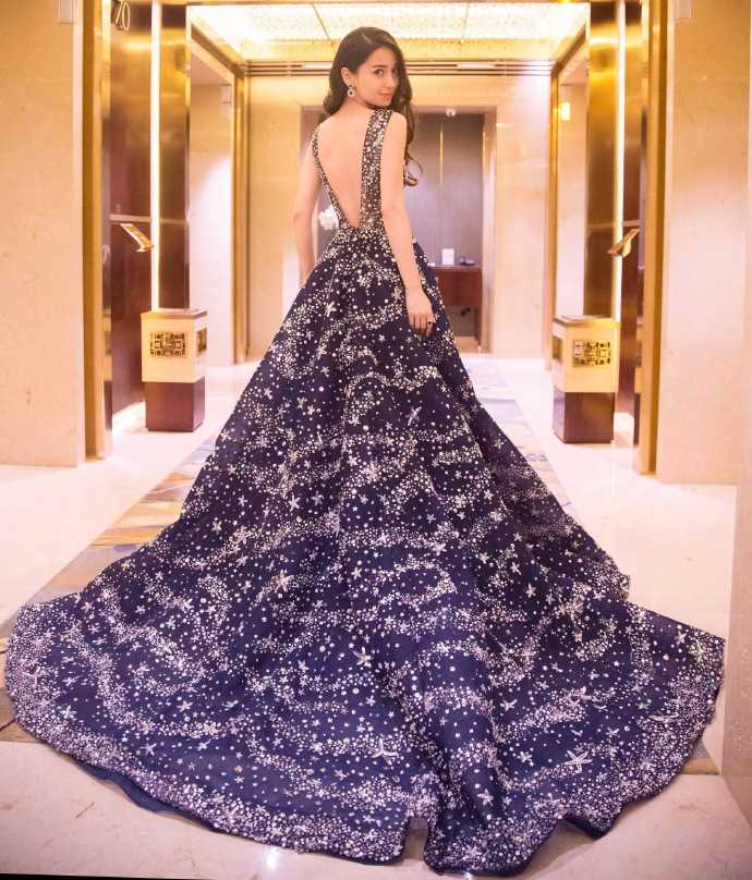 明星红毯穿衣一个敢设计一个敢穿,明星红毯时尚穿搭有哪些潮流元素