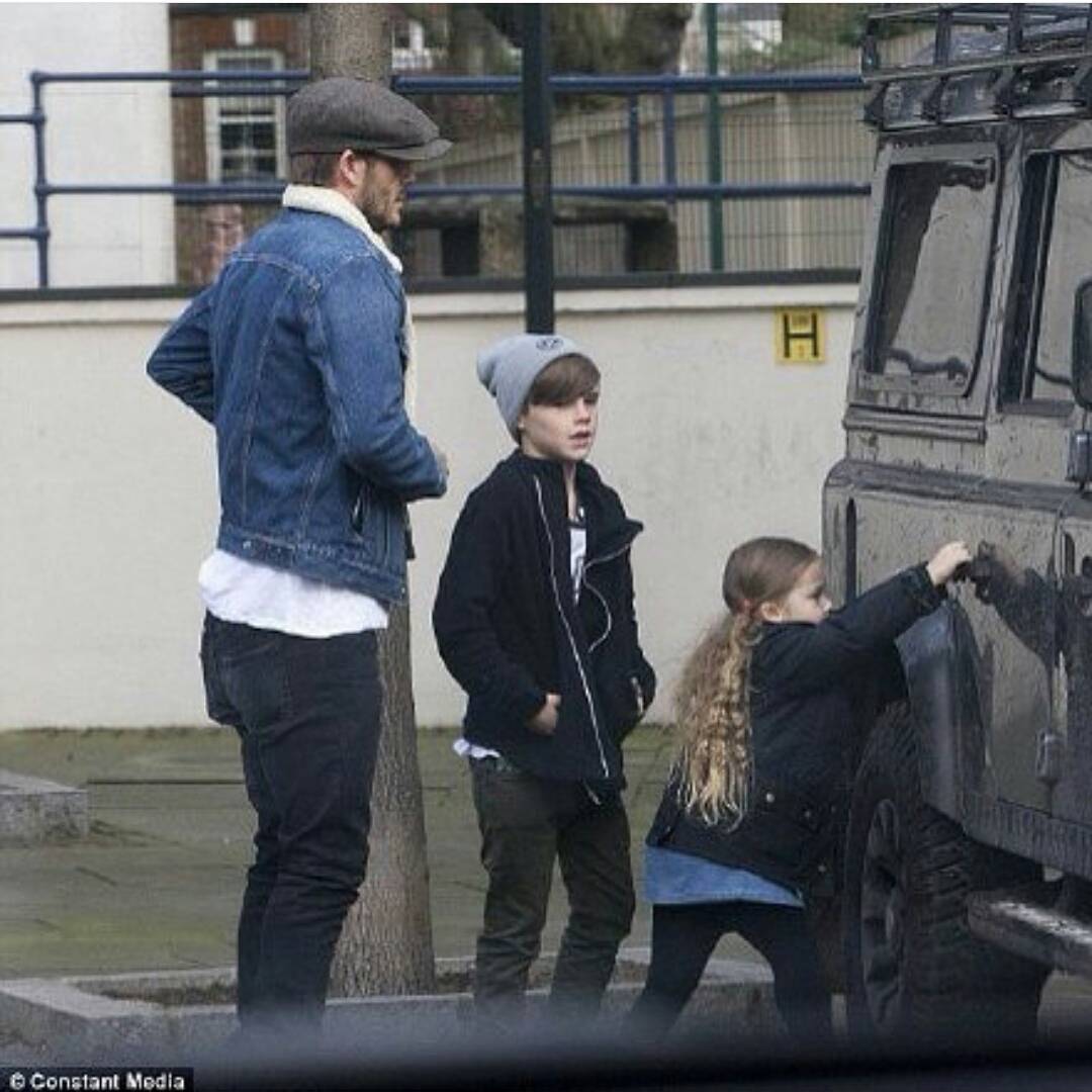 小七的名字终于落实了!贝克汉姆用毛笔亲自书法:小七!