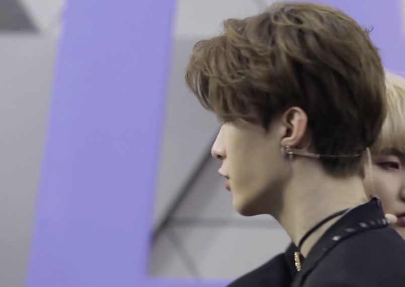 范丞丞青你1总决赛候场镜头,偶像练习生候场花絮范丞丞