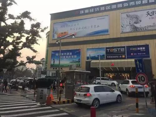 老司机在抢车位,车位免费停车攻略