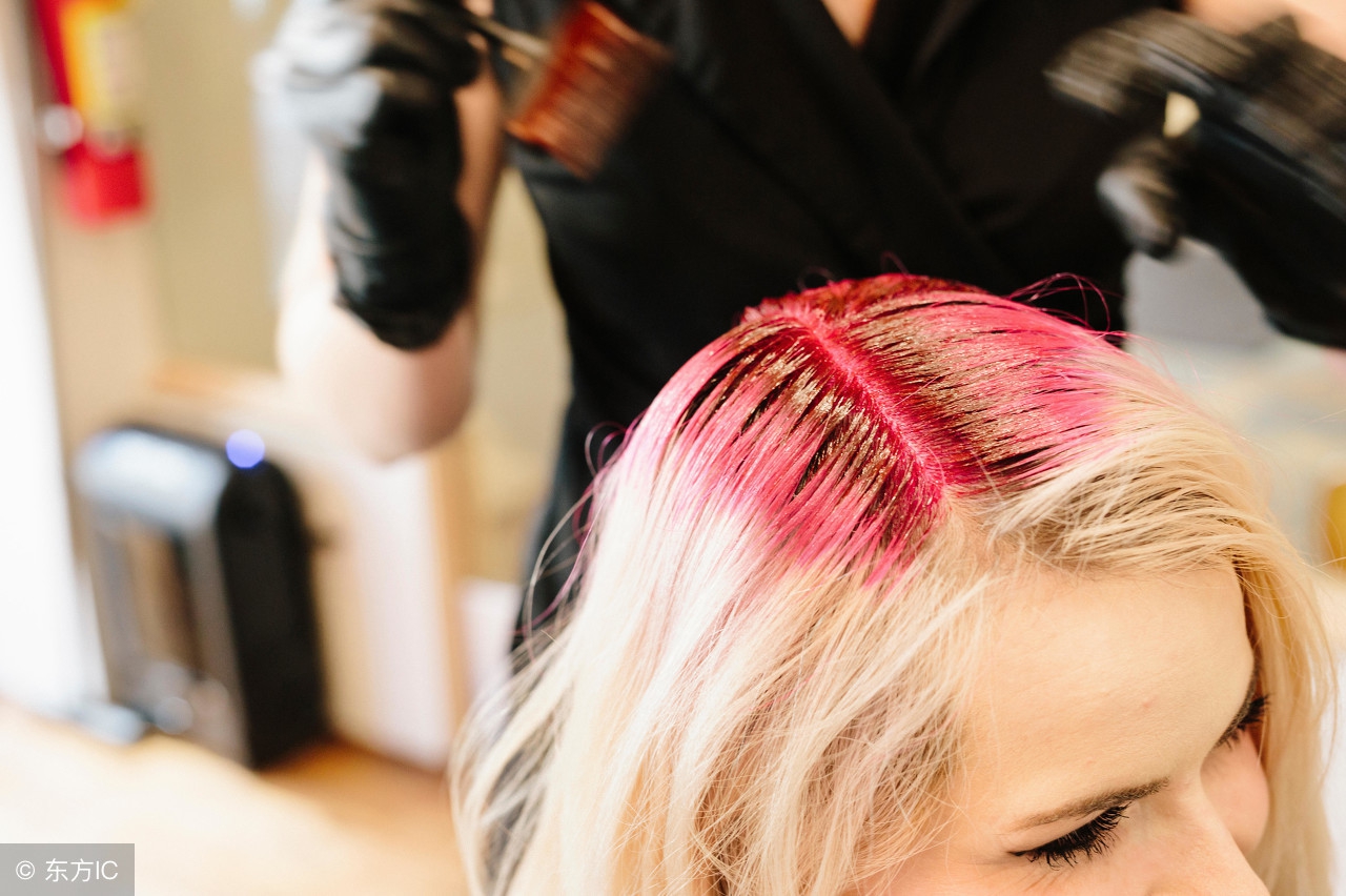 染发后一般多久会出现过敏症状,染发过敏多久会出现征兆