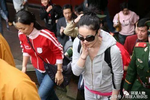 王菲那英合体致敬中国,王菲那英时隔20年后的再度相约