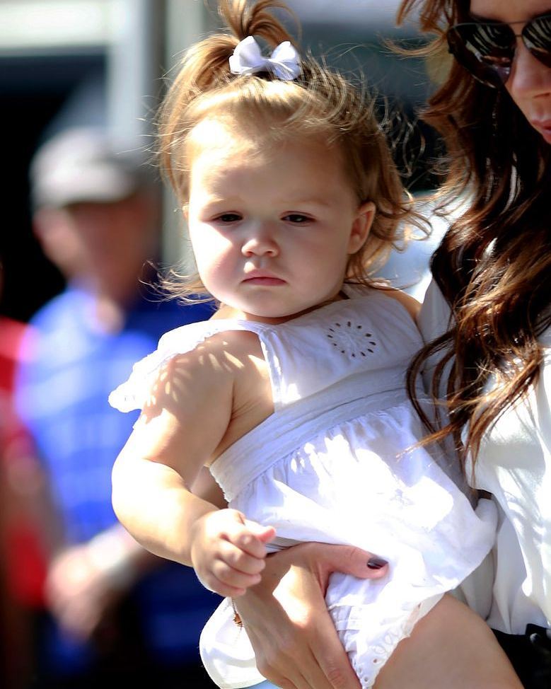 小七吐舌头动态视频,维多利亚小七完整视频