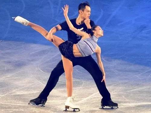 为什么花滑冠军就要散头发,往届花滑冠军