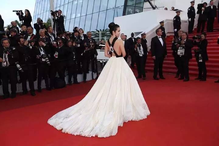 戛纳红毯|照这个趋势,村口剃头王大爷都可以出征戛纳了!