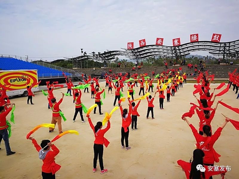陕西安塞腰鼓在南投气势磅礡