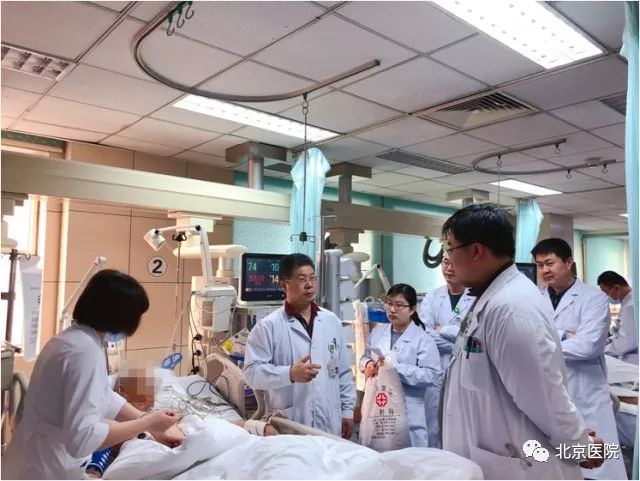 90后护士在icu病房,icu病房的90后男护士天团