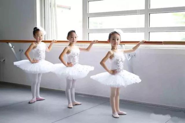 一路繁花｜让初恋十年念念不忘——芭蕾舞了解一下