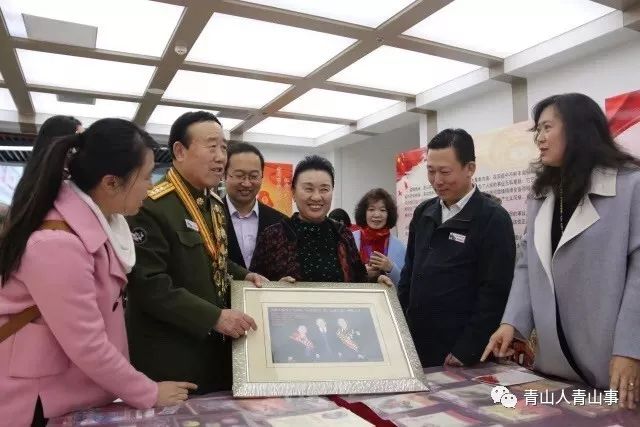 「新闻时讯」周恩来同志、雷锋同志事迹展室开放｜青山区地税局电子税务局正式上线｜政务服务中心开通免费代办业务