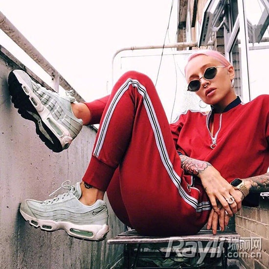 杨紫黑色阔腿牛仔裤,杨紫健身裤