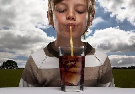 成年人牙齿腐烂发黑,女孩子19岁牙齿黑怎么回事