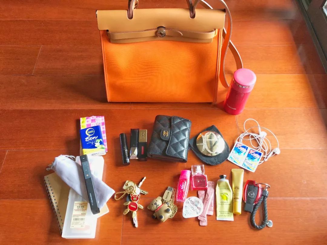天啊！突击了武汉女人的包后，发现里面居然有……