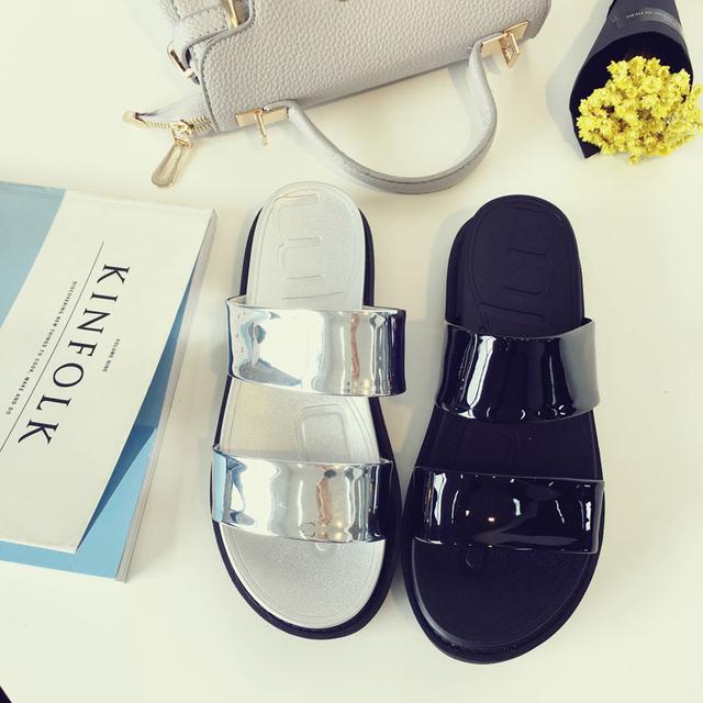 有了这几款鞋夏天就不用愁了,凉快又舒适的夏日凉鞋推荐