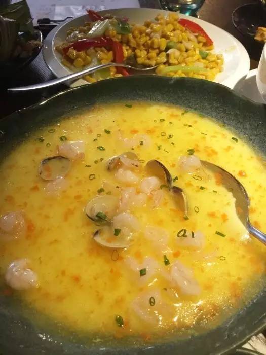 武汉一女学生拿着10块钱去买好吃的，竟然被。。。