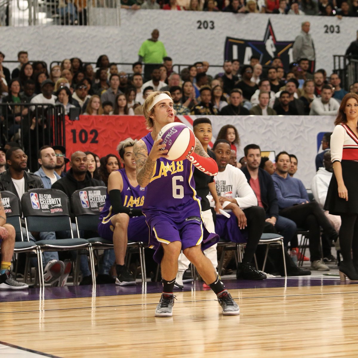 Quavo为了竞争名人赛MVP竟……盖翻了美女主播瑞秋!