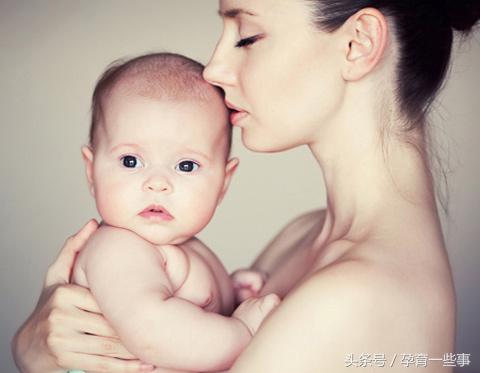 早产孩子为什么要袋鼠抱,早产儿袋鼠护理全过程