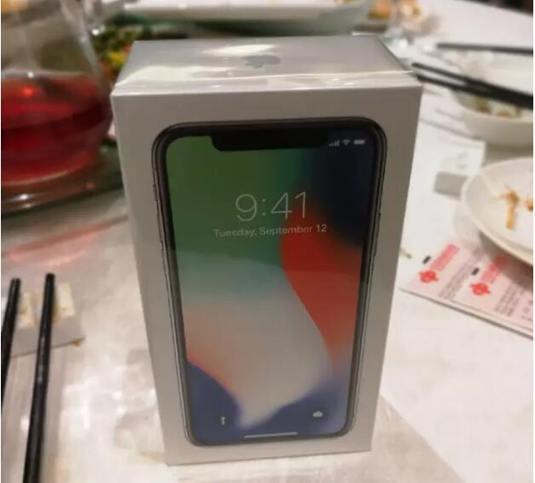 大量年会中奖的iPhoneX流入闲鱼，便宜千元靠谱吗?
