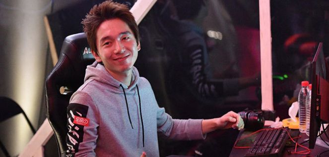 游戏午报:妹子吃鸡陪玩月入上万刺客信条化身马赛克游戏