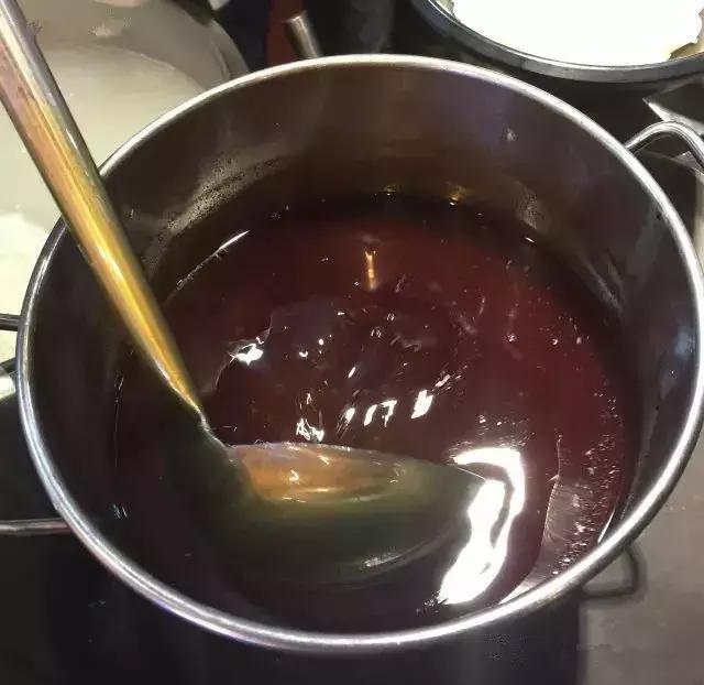 姑父的早餐店仅依赖这八款秘制米线配方，日接待量高达800人次