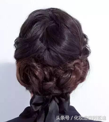 烫发后怎么扎好看短发,烫发后怎么扎好看2019