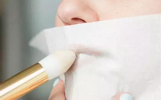 一抹惊艳的唇妆,diy唇彩的制作方法