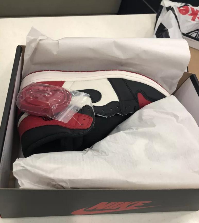 aj1mid红黑脚趾,aj1皮卡丘黑黄脚趾