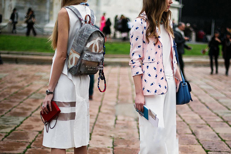 属于裙子和双肩包的惬意时光!