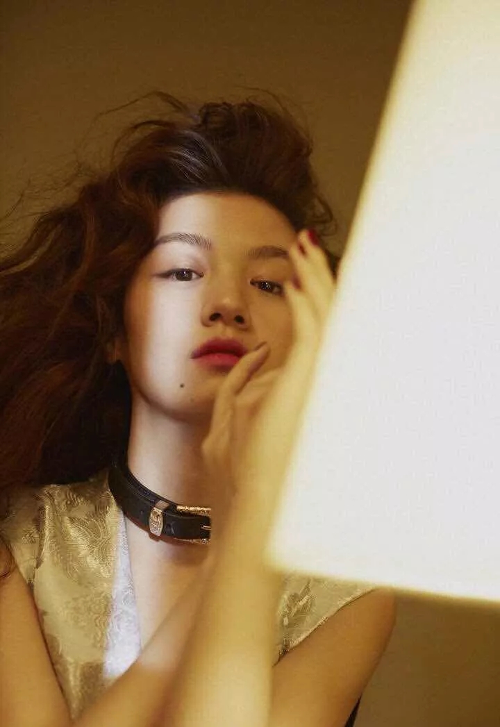 脸型偏肉感的女人穿衣风格,长脸型女生怎么穿衣服好看