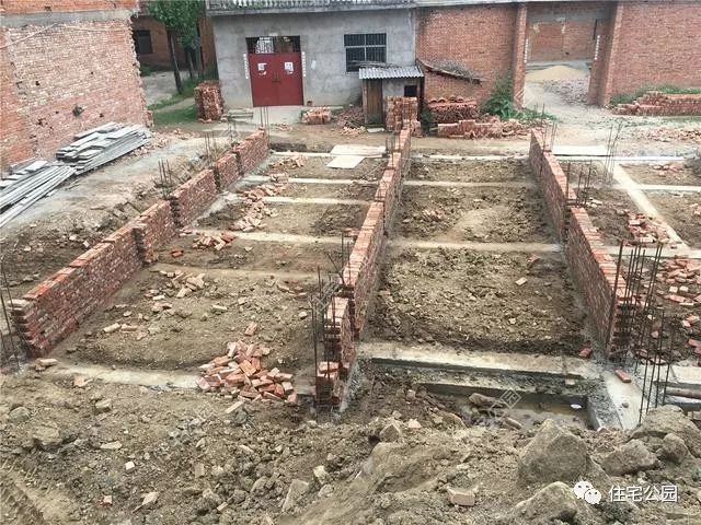 农村建房做真石漆的步骤,农村建房包工头不干了