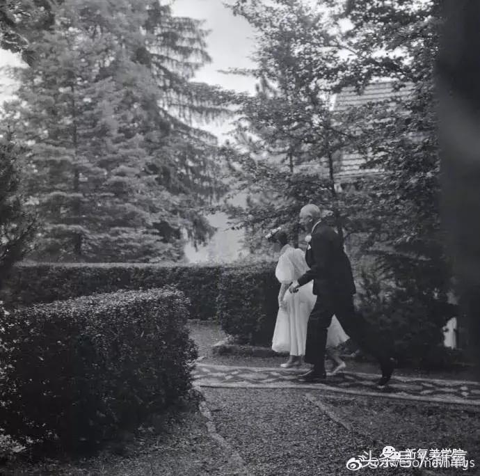 赫本与梦露为何命运差别大,梦露和赫本哪个更美