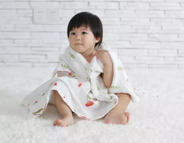 宝宝红苹果脸怎么消除,宝宝脸干又变黑怎么办