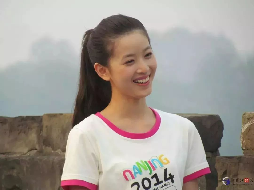 章泽天谈年轻富豪,28岁身价千亿的章泽天