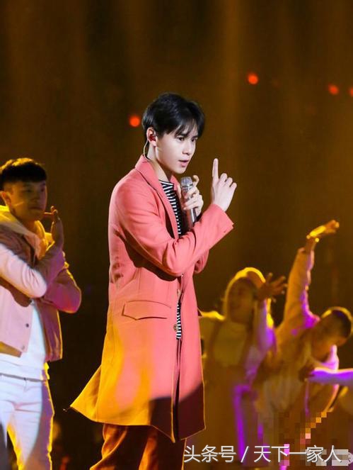 萨顶顶一个假唱后也能爆红的歌手,萨顶顶假唱真实情况