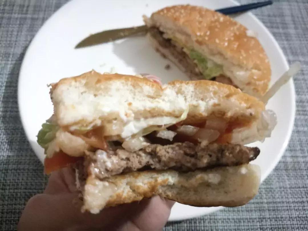 汉堡王皇堡和小黄堡的区别,汉堡王的皇堡是辣的吗