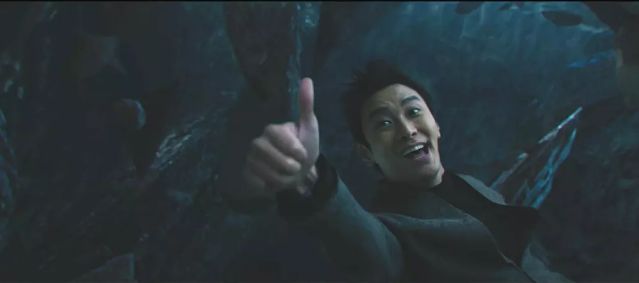 这部几乎把韩国人都赶到影院的巨片,我一手五颗星一手一颗星