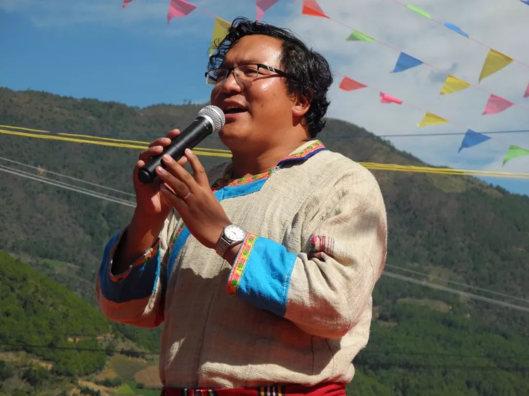 热爱民族别只是靠说，看看人家是咋做的！