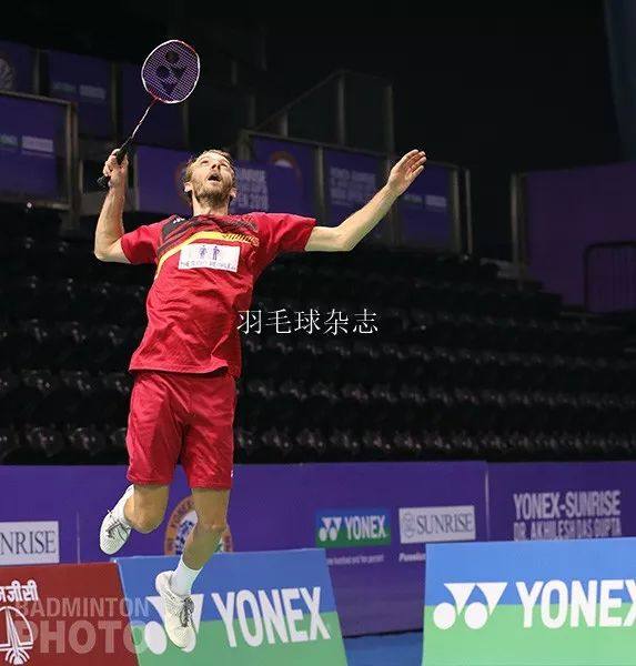 打羽毛球脚踝扭伤用什么药最好,打羽毛球脚踝扭伤康复训练