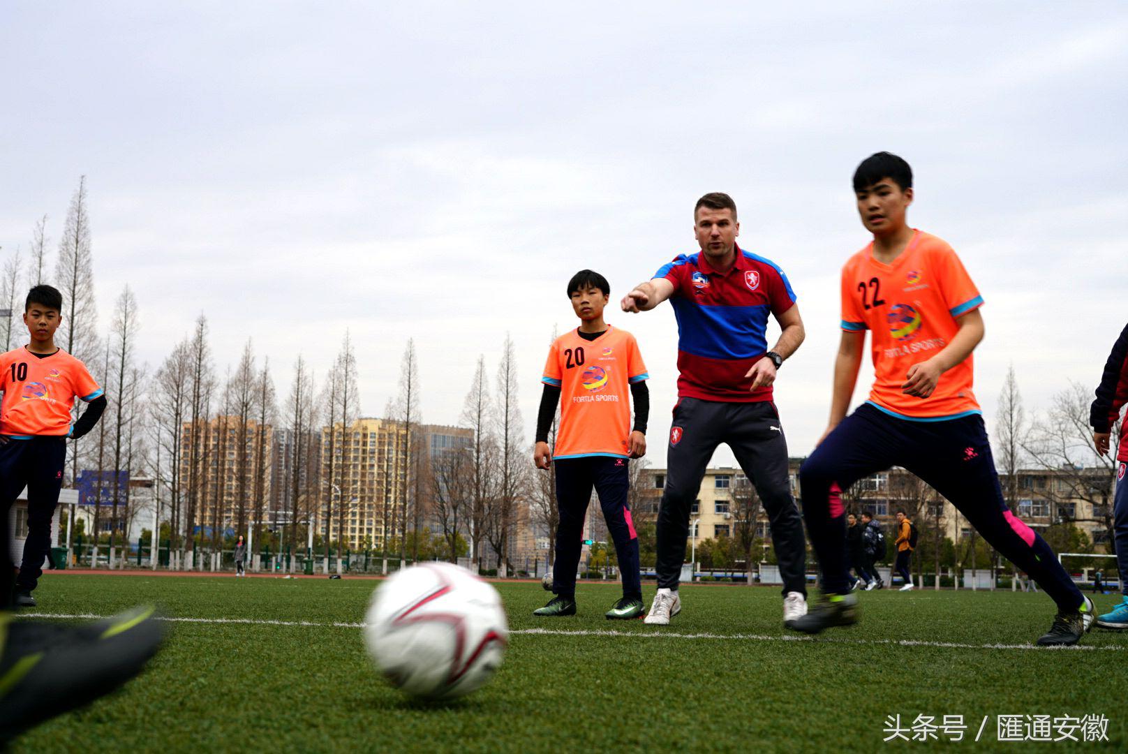 一带一路圆梦足球捷克国家‘金字塔’青训体系走进蚌埠