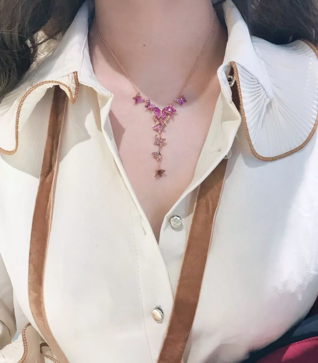 江疏影亲示：换成GUCCI设计师的施华洛世奇，美出天际！