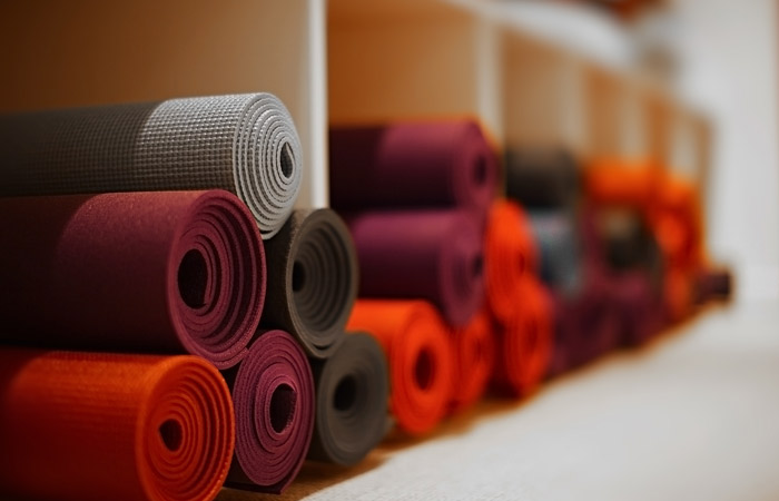 瑜伽垫如何选择适合自己的,瑜伽垫怎么选新手如何选择瑜伽垫