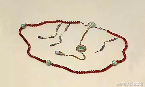 慈禧的朝珠有多少,慈禧佩戴东珠朝珠