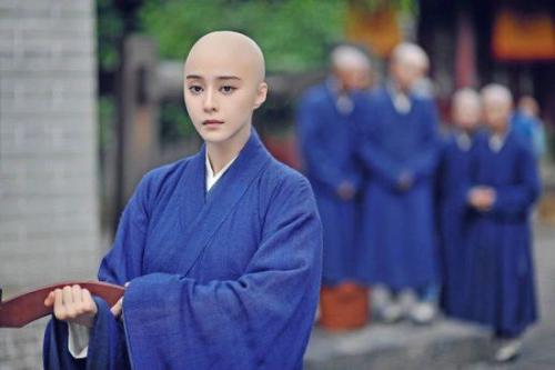 没有经历过磨难的女人可爱吗,没有光头的女明星