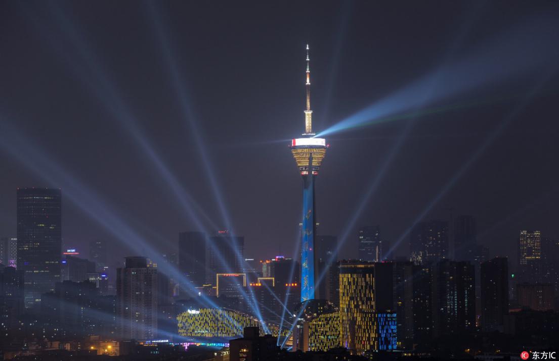 明晚8点,*子烟电**花将开满成华天府熊猫塔,灿烂闹元宵