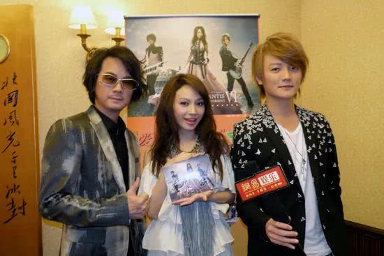 飞儿乐队主唱被踢是什么原因,飞儿乐队踢走主唱后现状