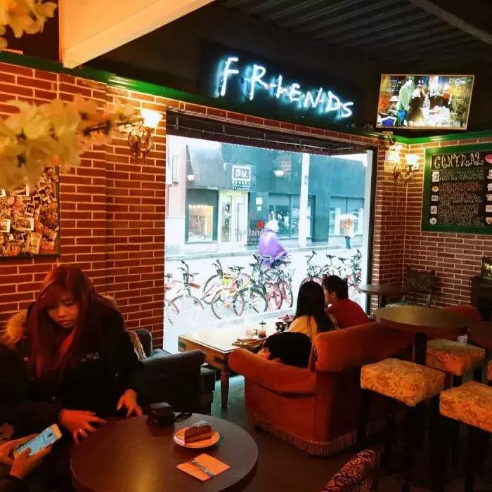 还在星爸爸%arabica排队?魔都还有这些超嗲主题咖啡馆等你拔草