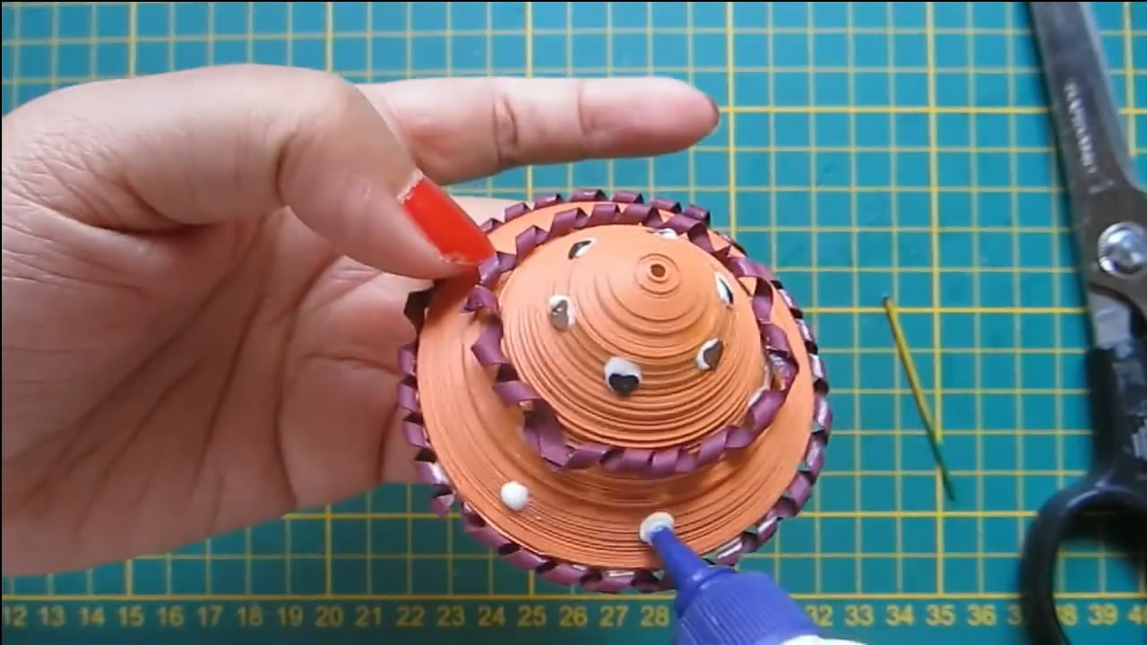 制作七彩爆浆蛋糕,七彩蛋糕做法简单又漂亮